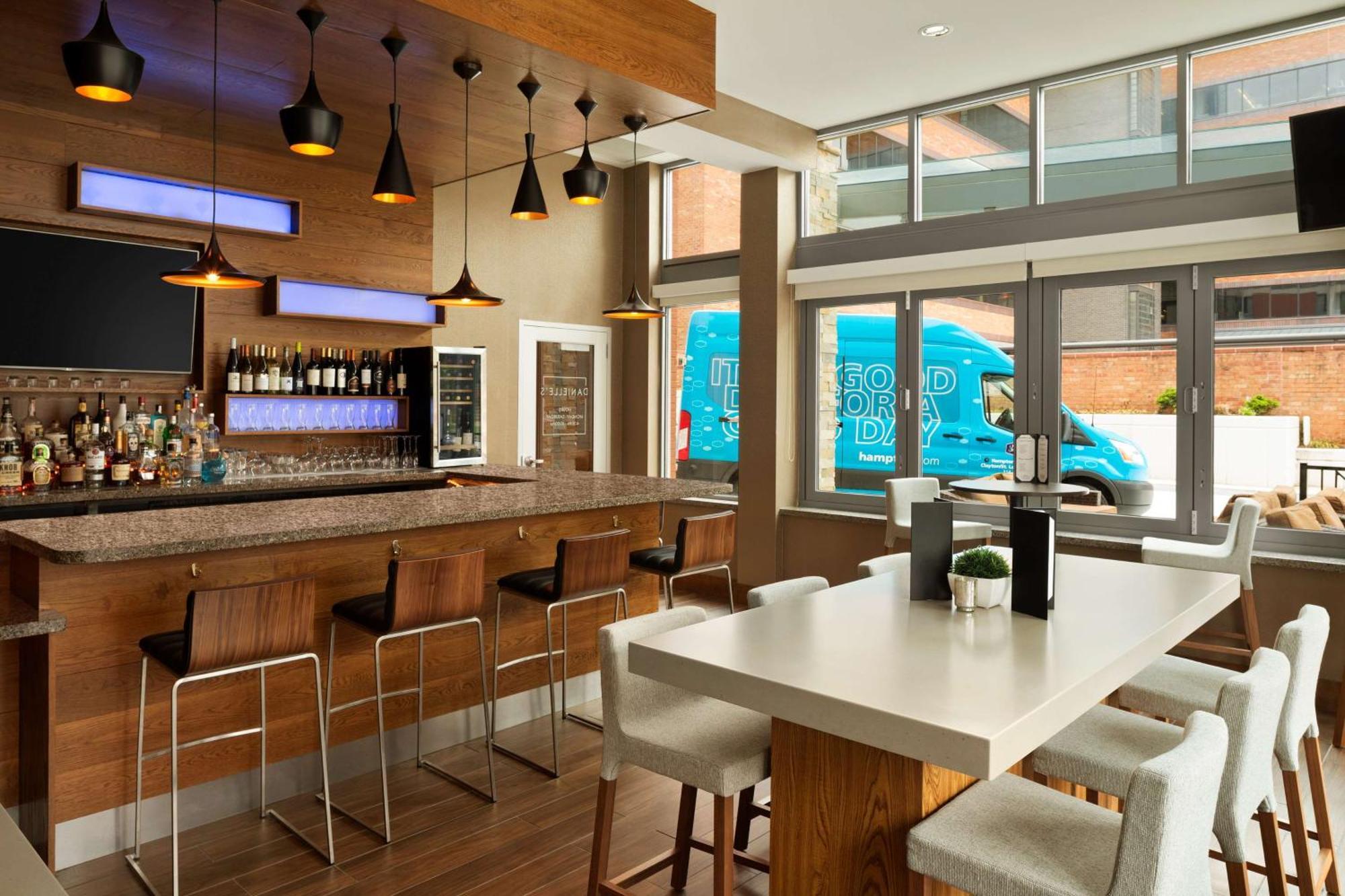 Hampton Inn And Suites Clayton/St. Louis-Galleria Area Exteriör bild